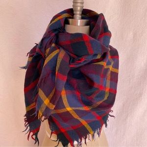 Wilfred Aritzia light weight pure wool scarf/wrap. EUC